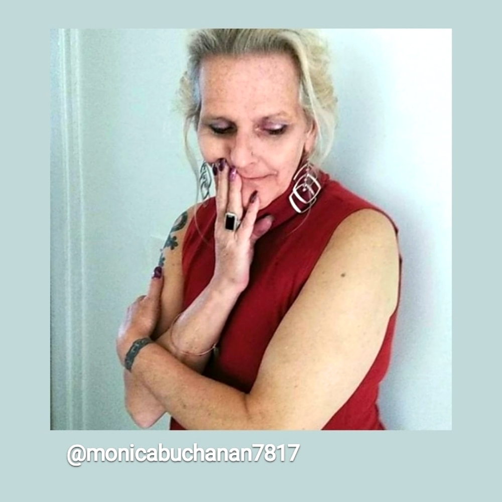 Meet your Posher, Monica